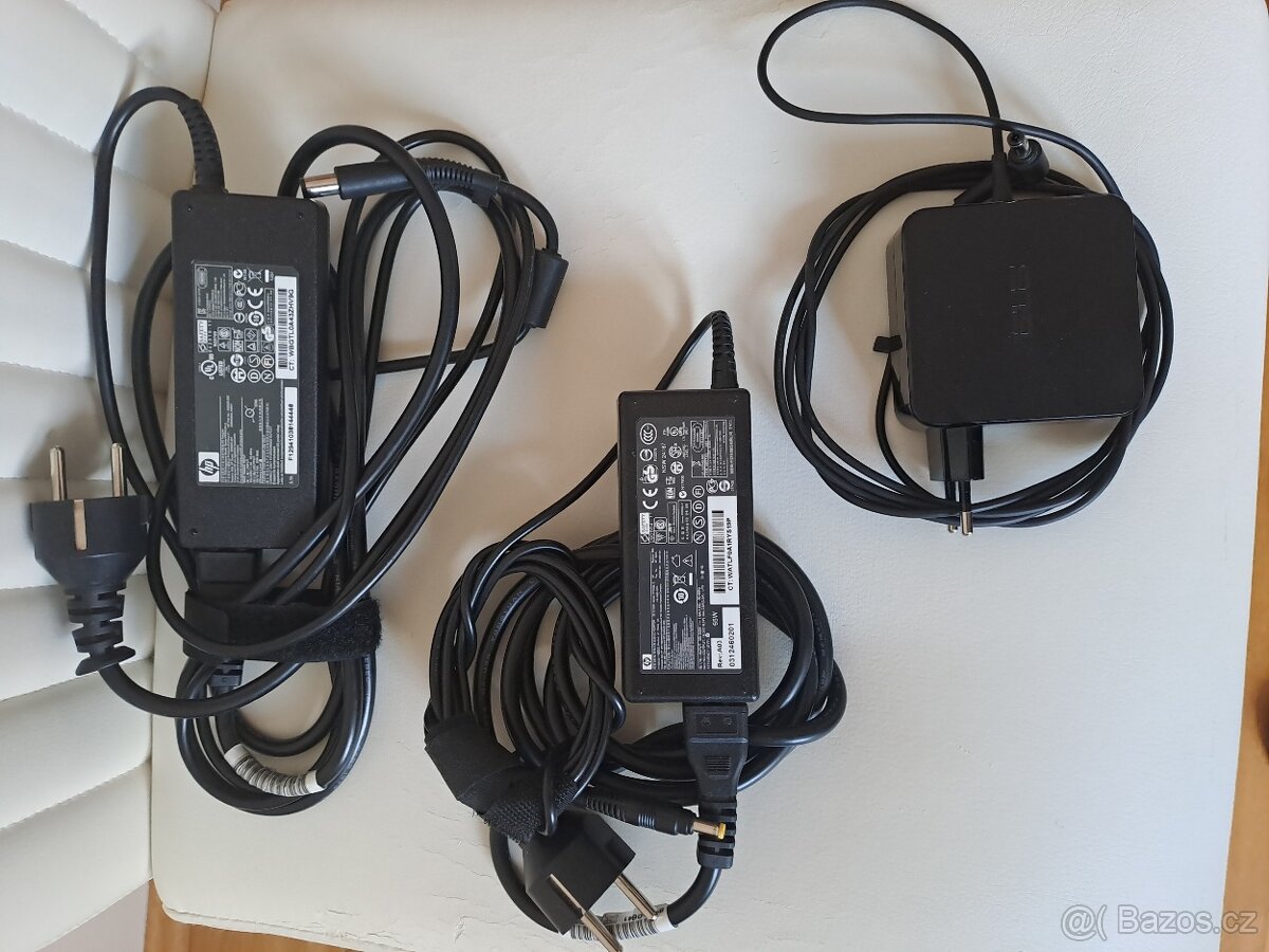 3 KABELY S ADAPTOREM k PC HP a ASUS - VELMI LEVNĚ