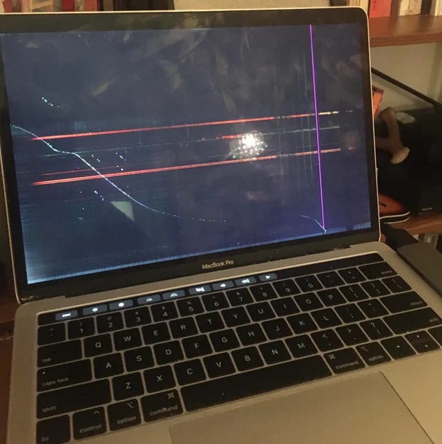 Mam zajem o Macbook PRO rozbité/zamčené 2016-2019