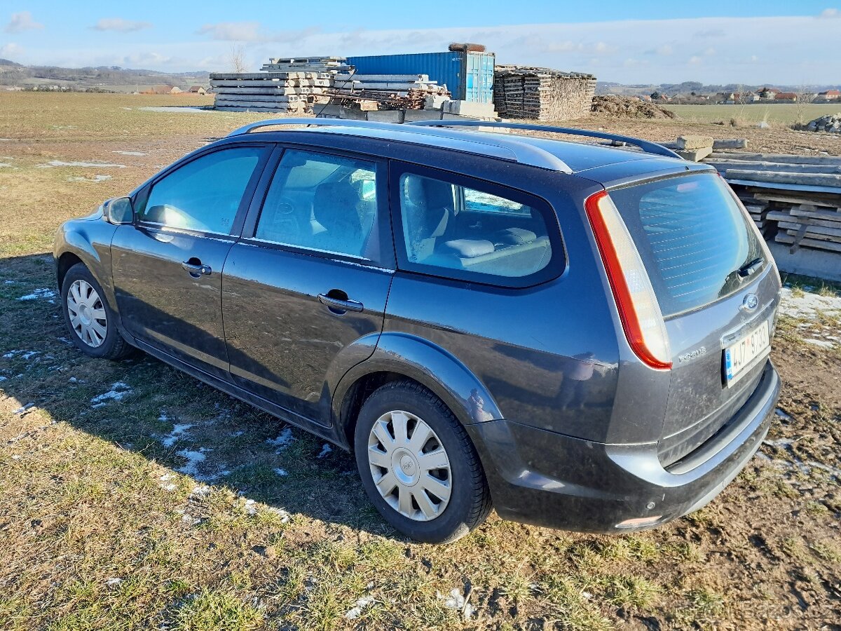 Ford Focus kombi 1.6 TDCi 66 kW, šedá metalíza