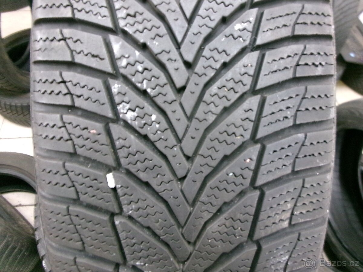 215/65 R16 NEXEN (2x6 a 2x5mm) č.14796