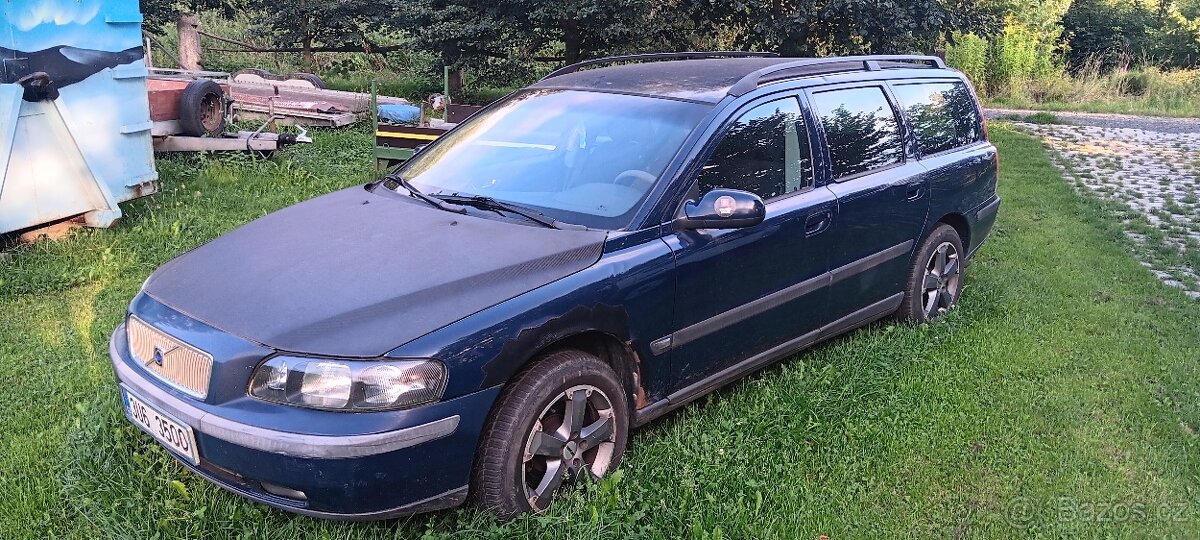 VOLVO V70 D5