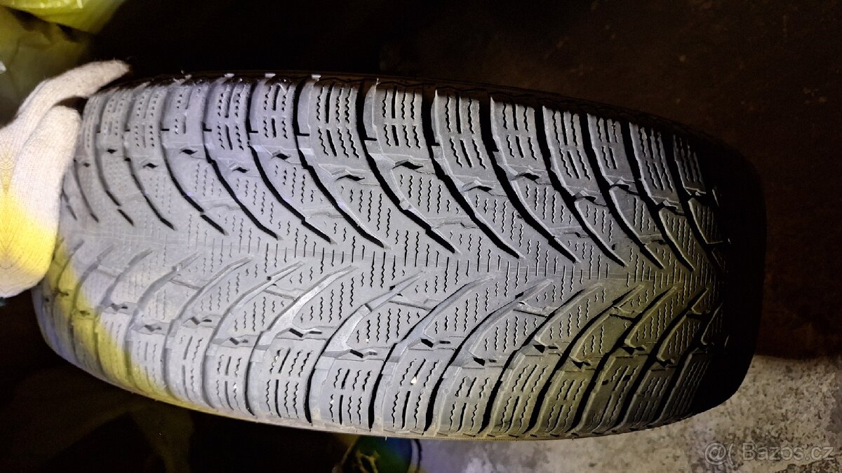 Zimní pneu 215/65 R17