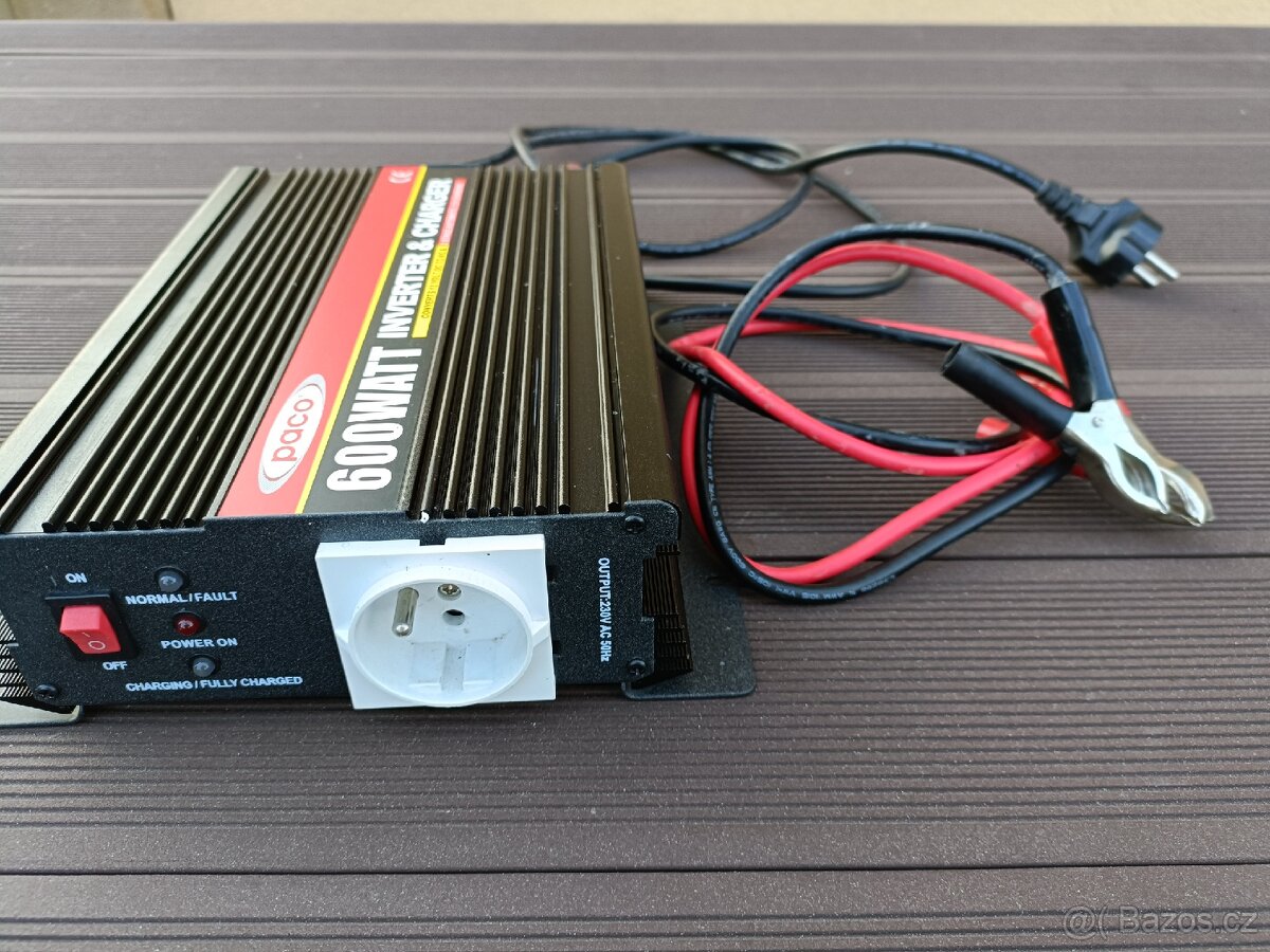 Invertor a měnič napětí 12V DC / 230 V AC