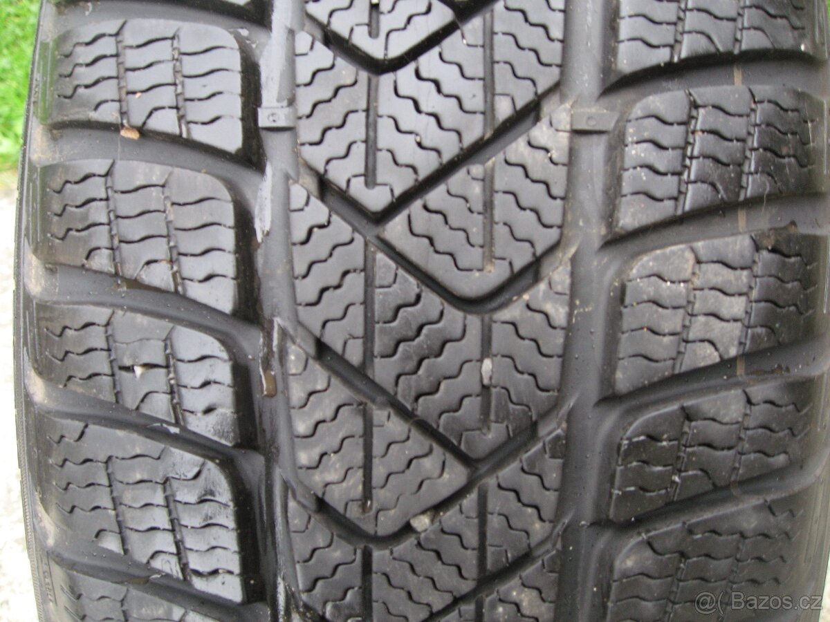 PRODÁM ZIMNÍ PNEU 205/60 R17 PIRELLI W SZ3 93H 4ks