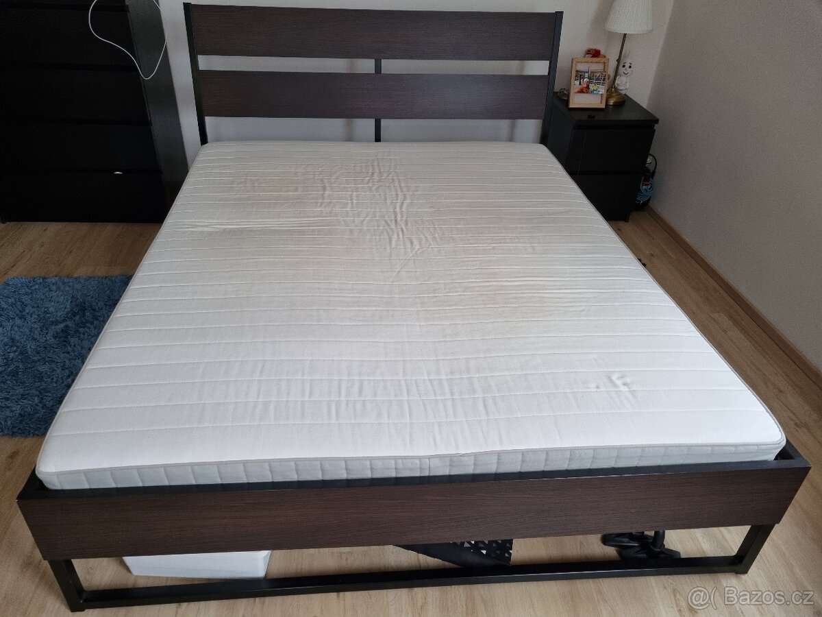 Manželská postel IKEA Trysil 200x160 + rošty + matrac