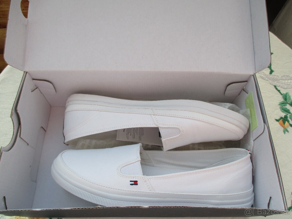 vel 39 Tommy Hilfiger Nové tenisky-balerinky Slip on