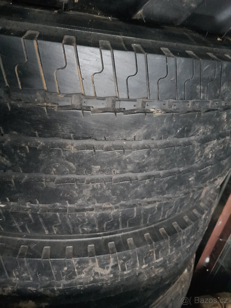 Nákladní pneu vodící 315/70 r 22,5