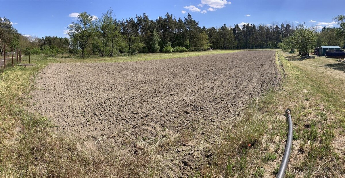 Prodej stavebního pozemku 2600 m2 v Bechlíně.