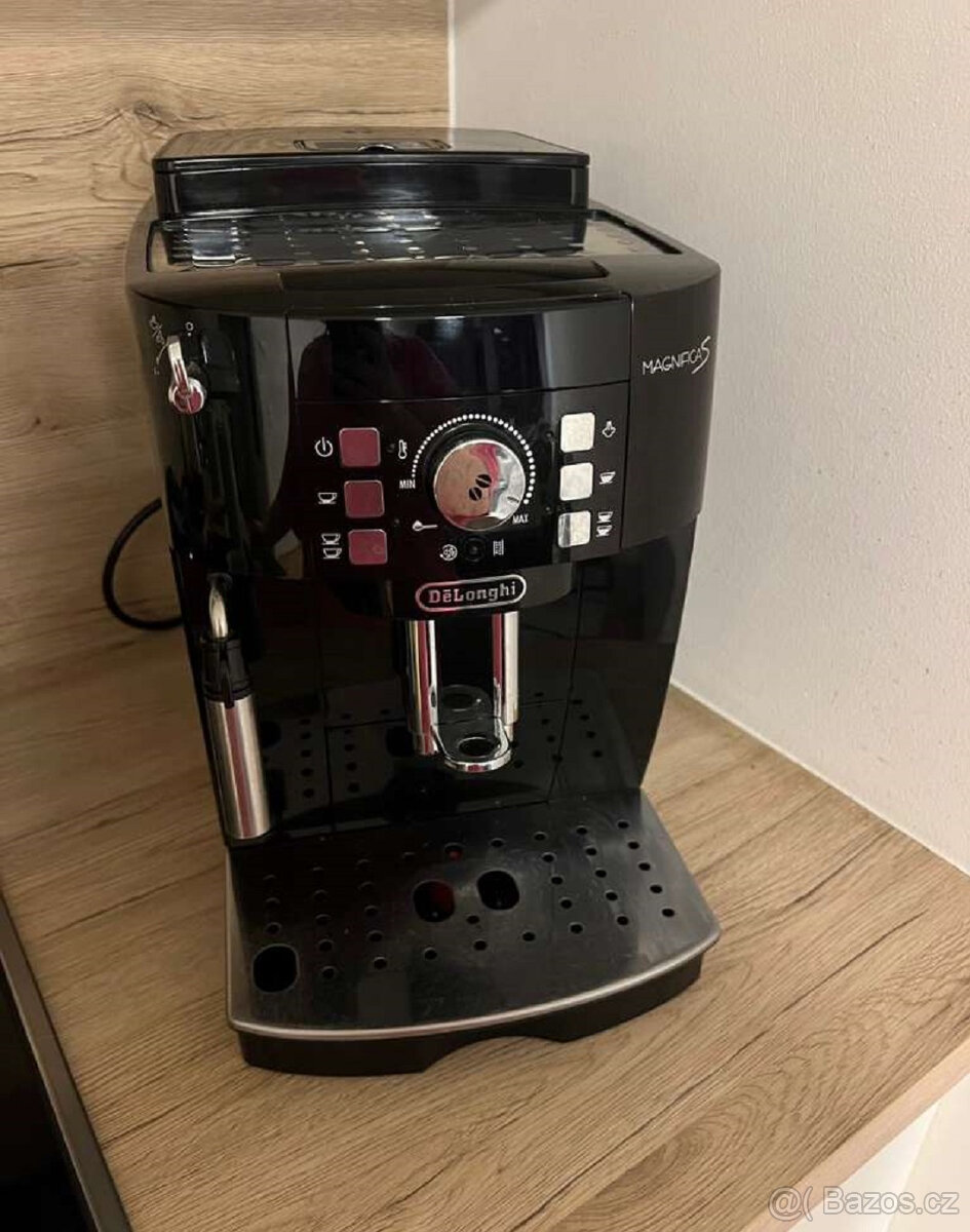 Delonghi magnifica S, malý automatický kávovar