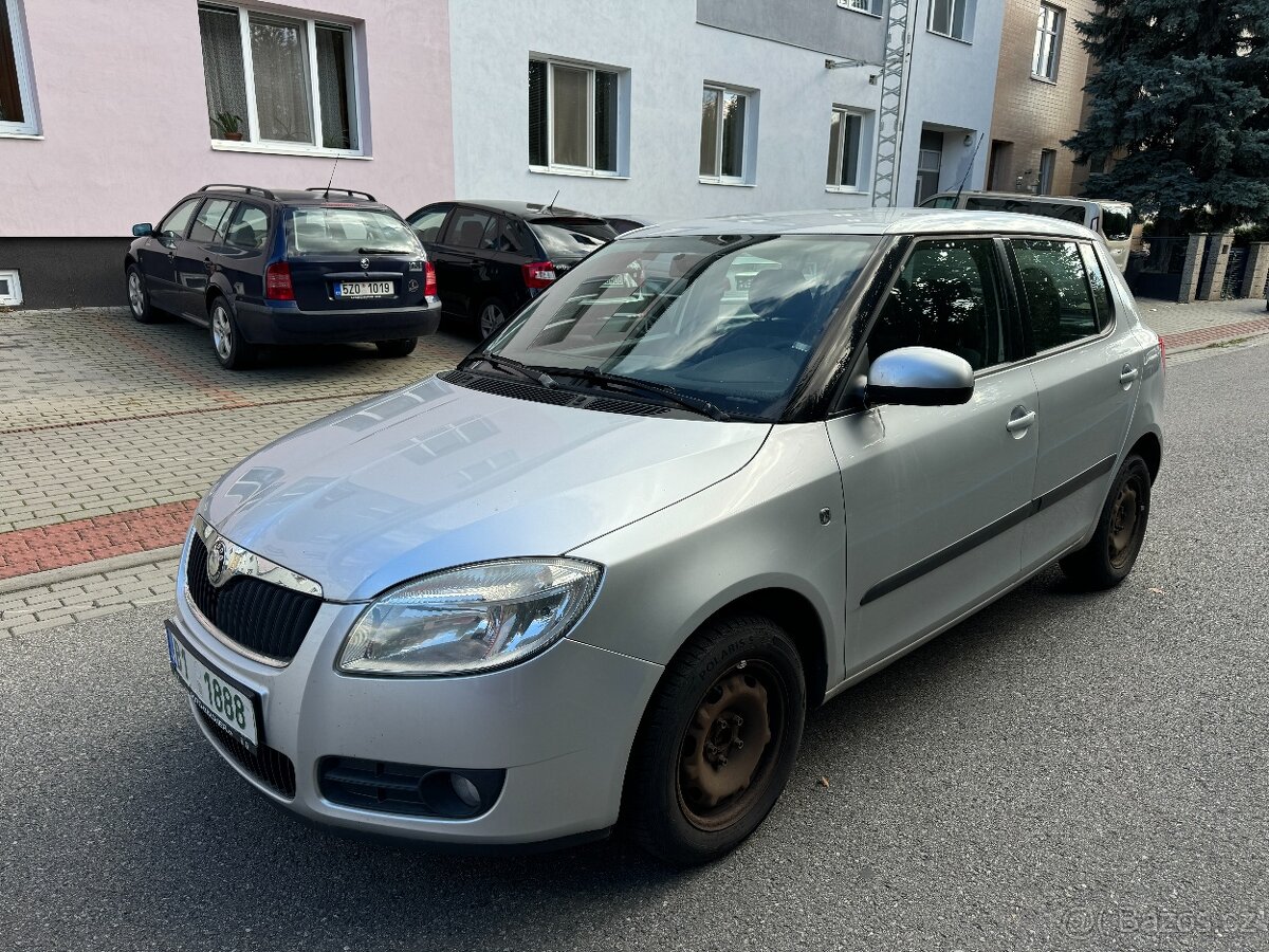 Škoda Fabia 1,4i 63kw, 2.MAJ, Po servisu