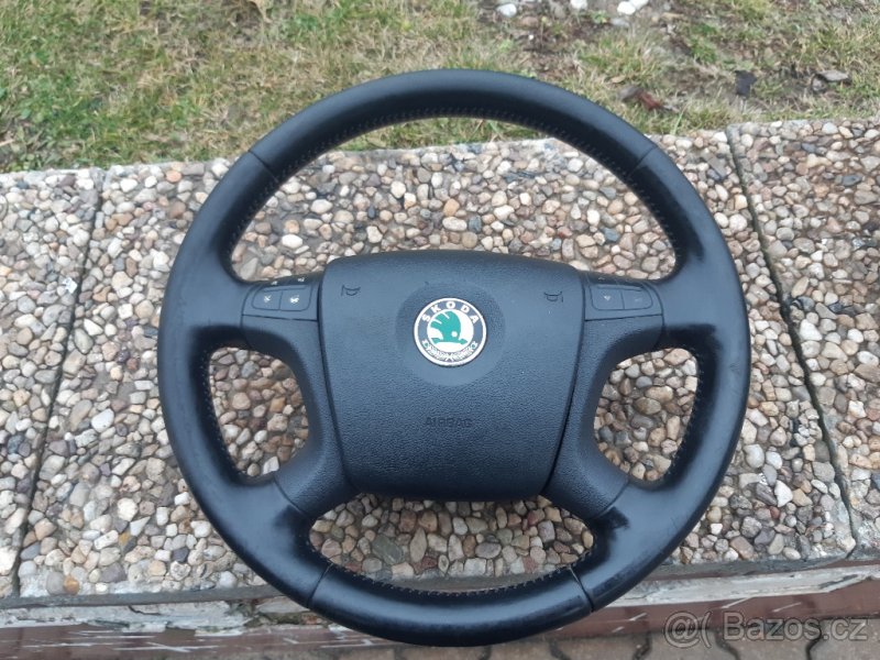 Škoda Octavia II airbag do volantu