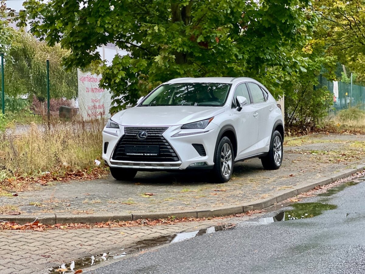 Lexus NX300h Hybrid m.2021 Perleť Navi Kamera Automat CVT