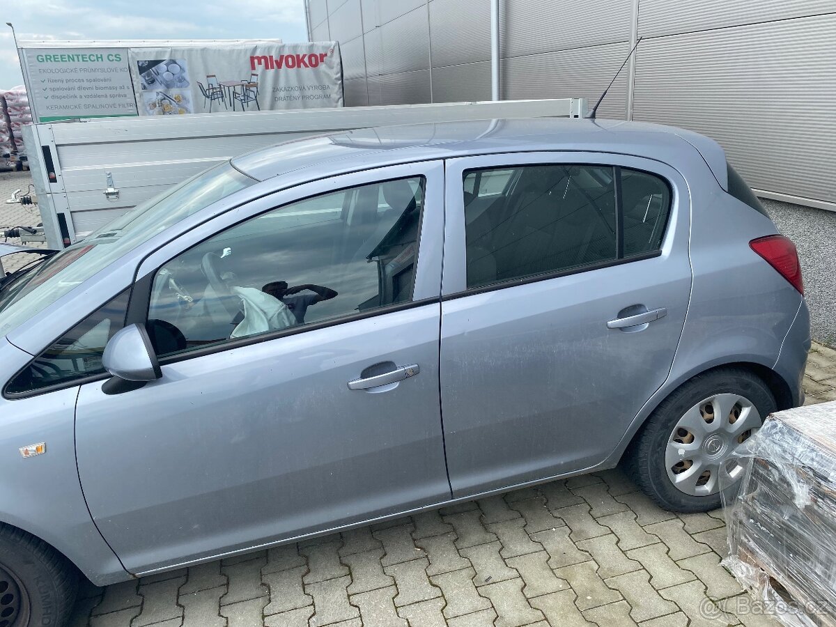 Náhradní díly Opel Corsa 1.2 D stříbrně modrý