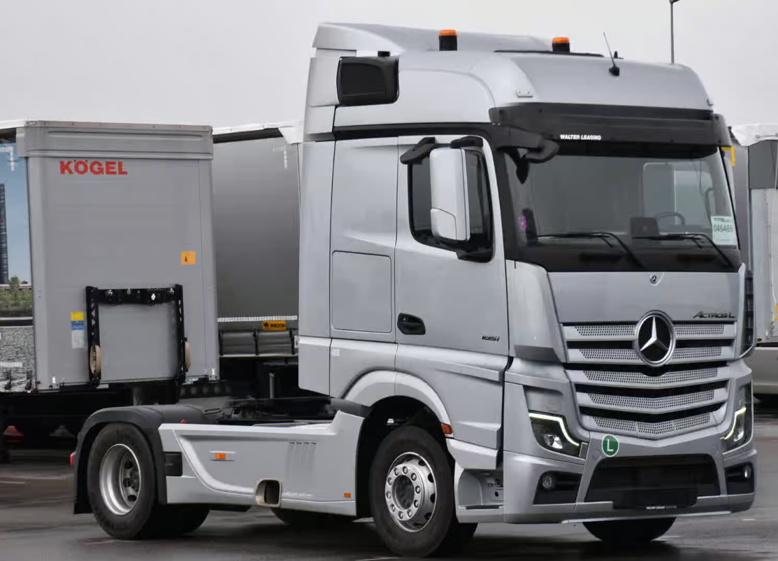 Mercedes Benz Tahač návěsu Actros 1851 - 2021