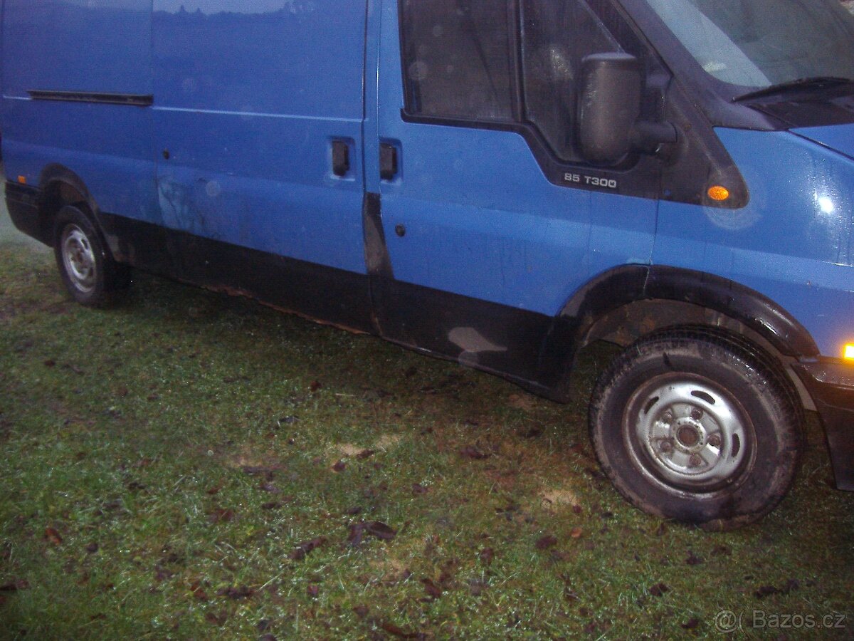 Ford tranzit rok výr.2003 stk skončila