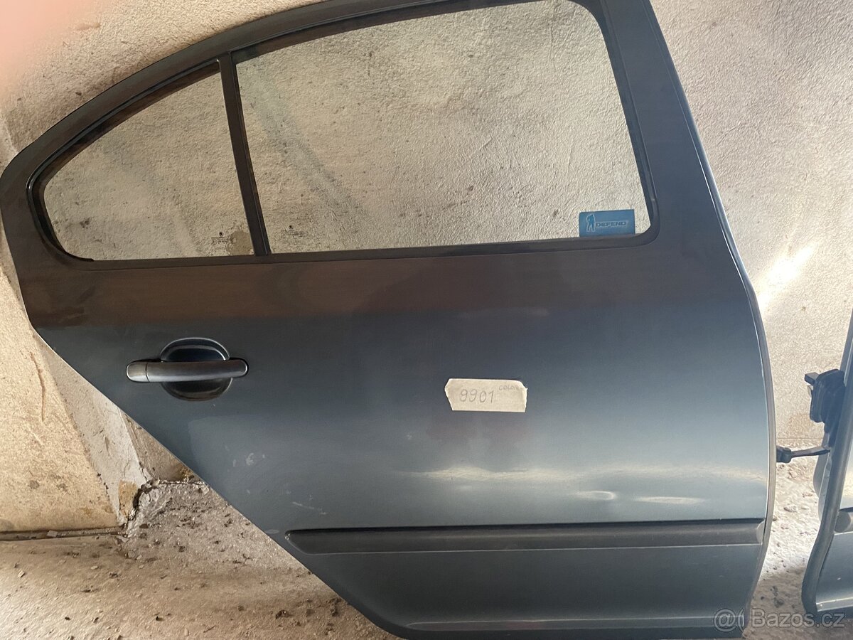 Pravý a levý zadní dveře Octavia 2 sedan