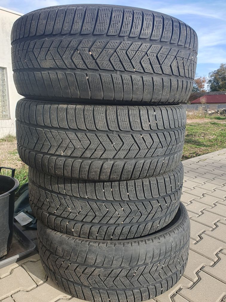 Zimní pneu PIRELLI 255/55 R18