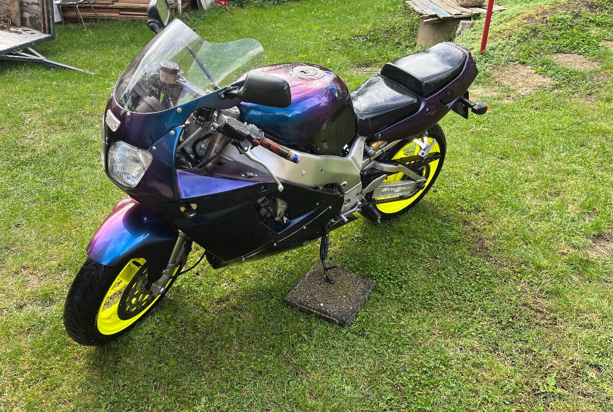 Yamaha YZF 750