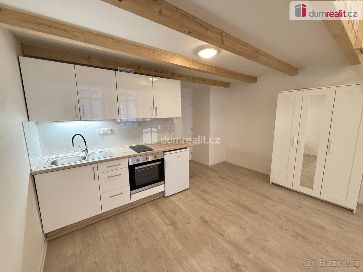 Pronájem bytu 1+kk 48 m2 P5 Smíchov zařízený nový LOFT