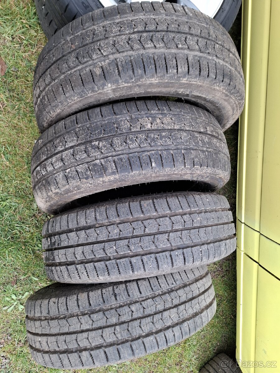 Zimní pneu 215/65r16c