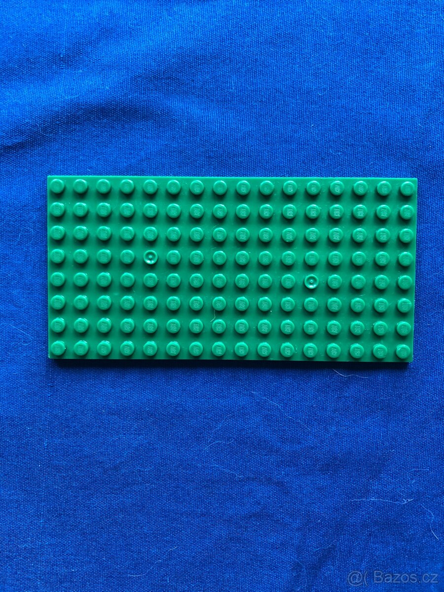 zelená podložka lego super stav, rozměry 6,2 x 12,5 cm