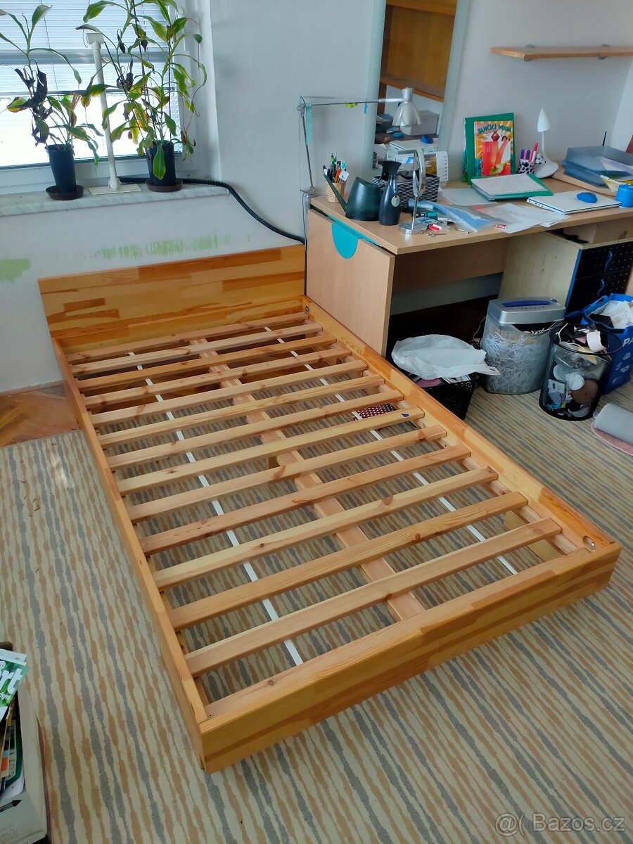 Dřevěná postel 120 x 200 cm