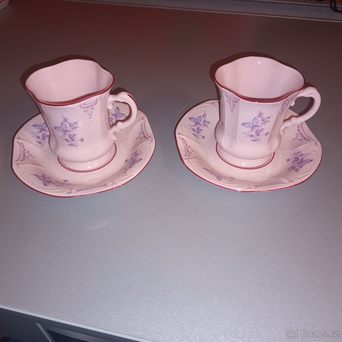 Růžový porcelánový set