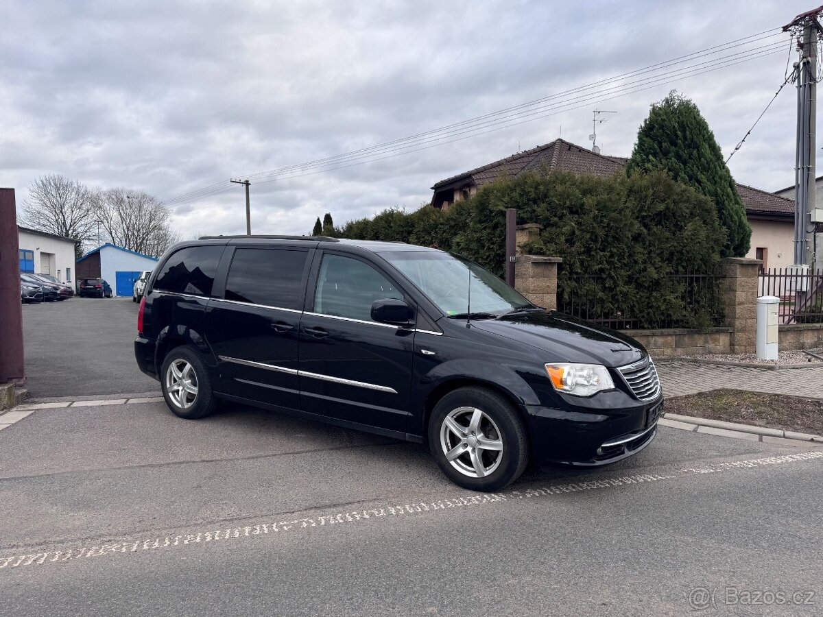 Chrysler Town Country 3,6 RT Penta DVD 2014