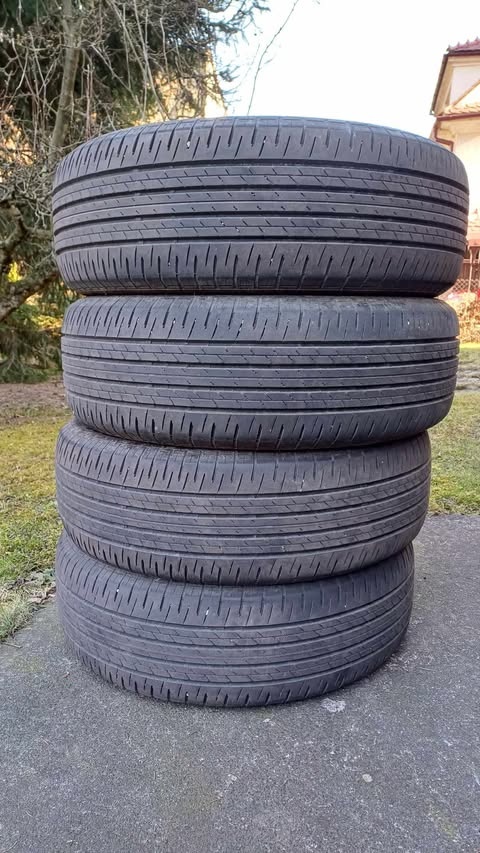 Bridgestone 225/60R18 100V