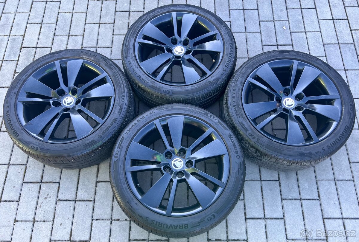 Superb - 18 Zenith + letní 235/45 R18 Barum