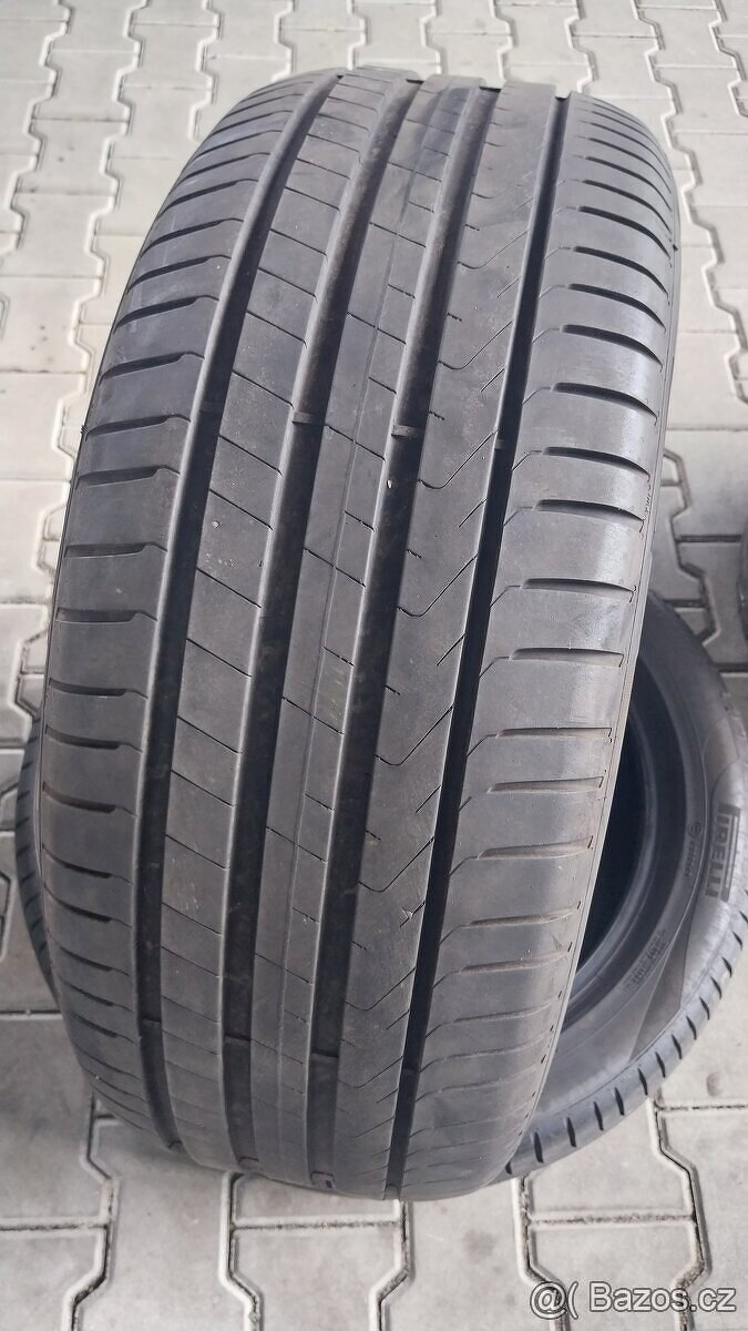 Prodám 2 x letní pneu Pirelli 255/45/19