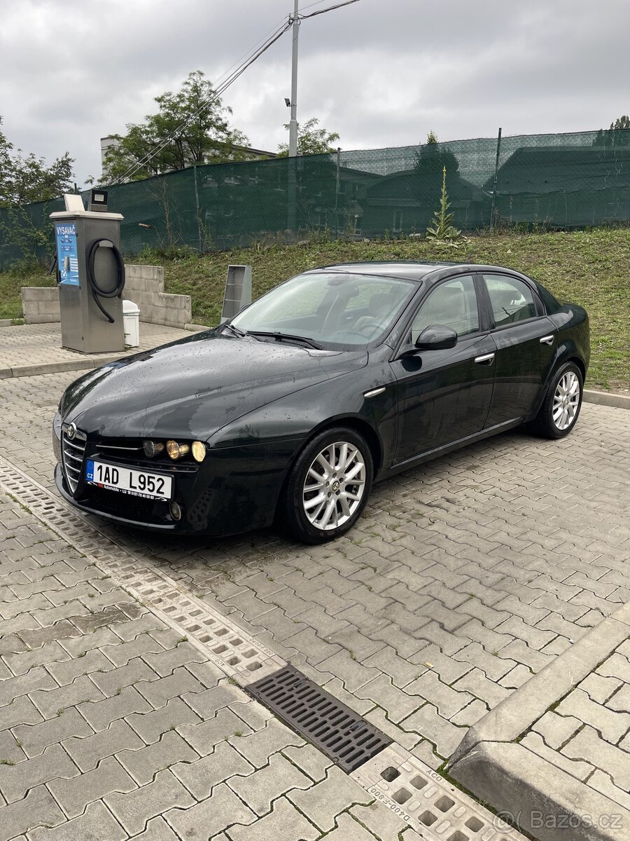 Alfa Romeo 159 1.9 JTDm Automat v top stavu