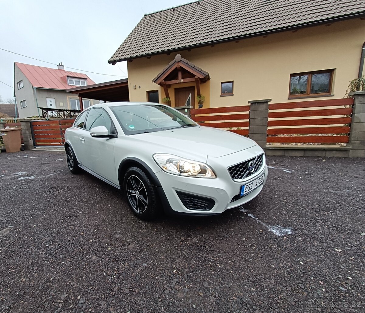 Volvo C30 1.6D nová TK, 2x sada kol.