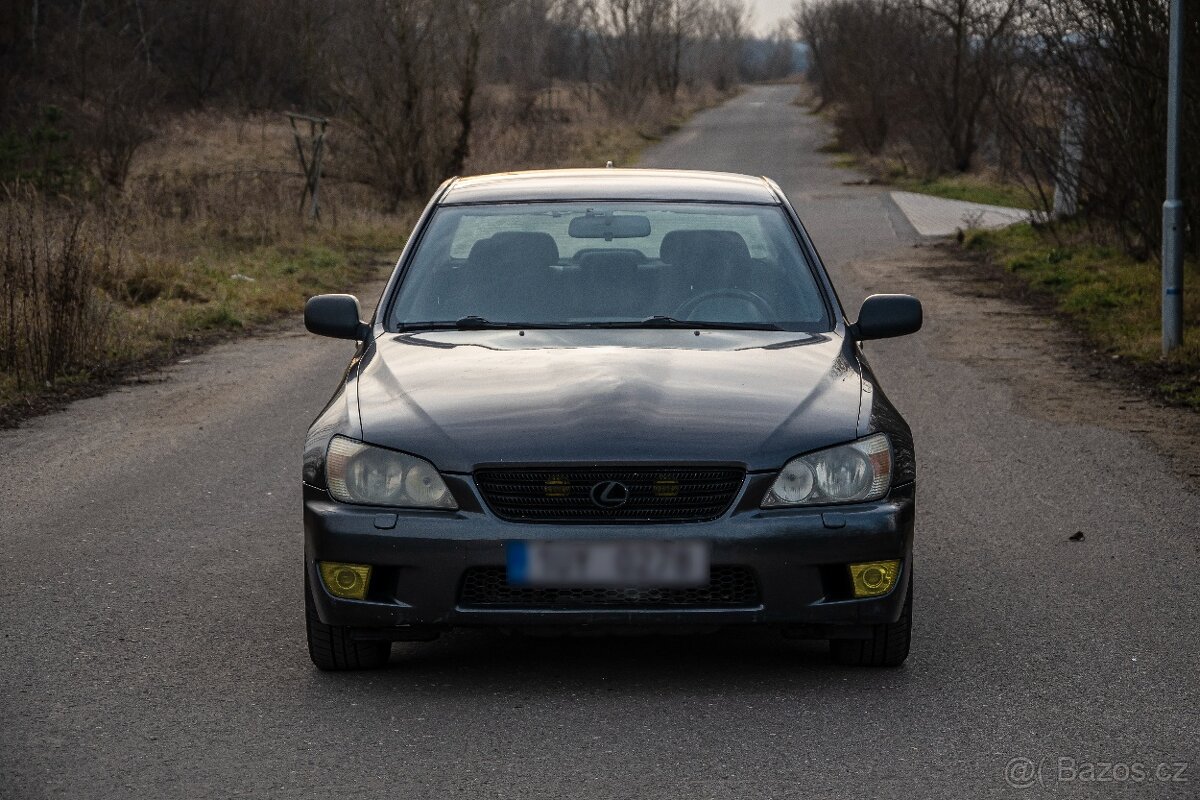 Lexus IS200