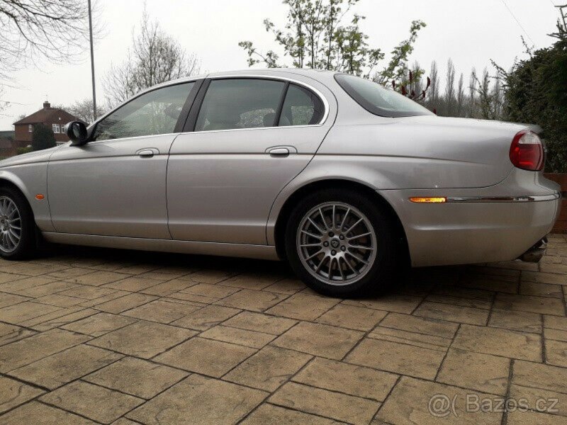 Jaguar S-Type rok 2005