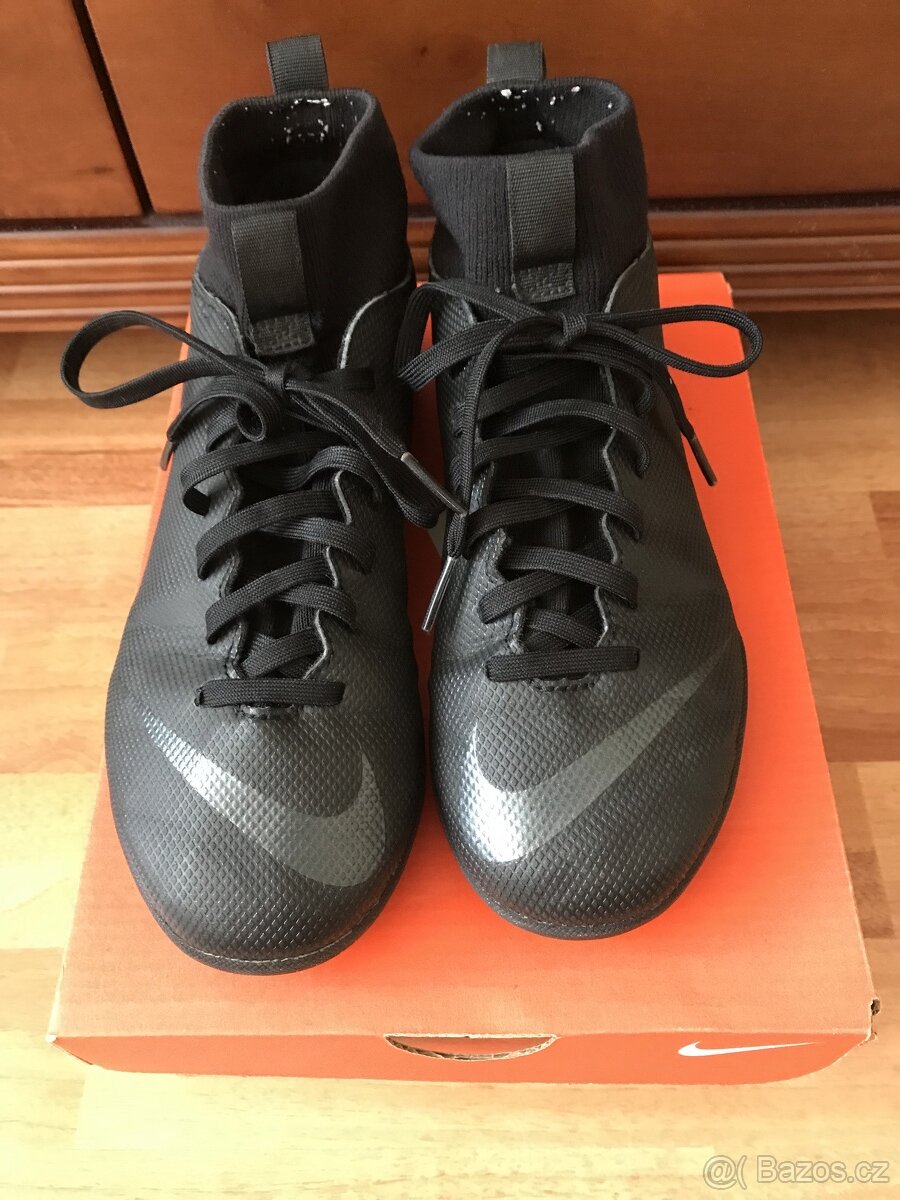 Sportovní obuv Nike v. 35