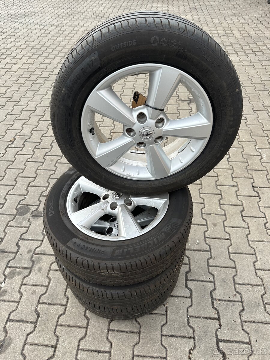 Kompl alu Nissan 5x114,3r17+215/60r17 letní Michelin