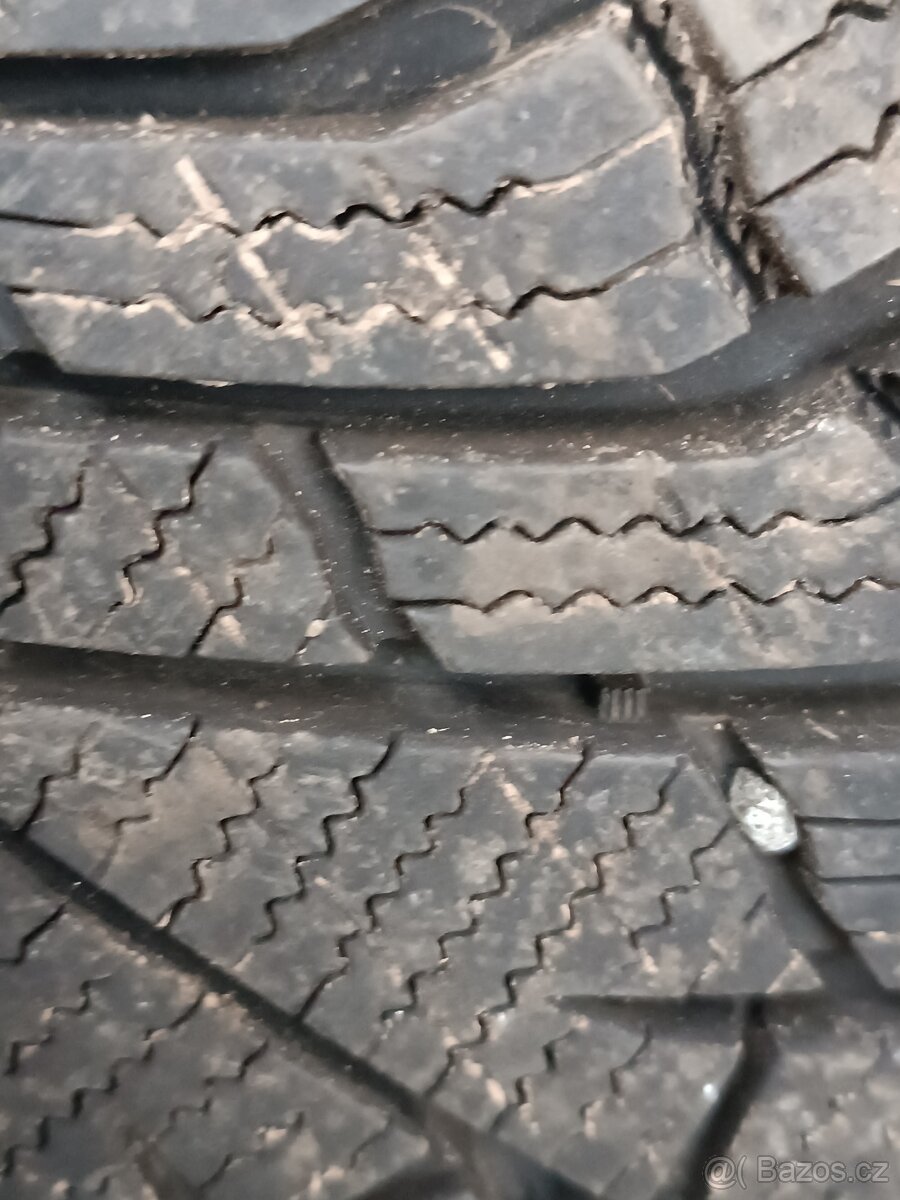 Kumho 225/45 R17 94V zimní pneu