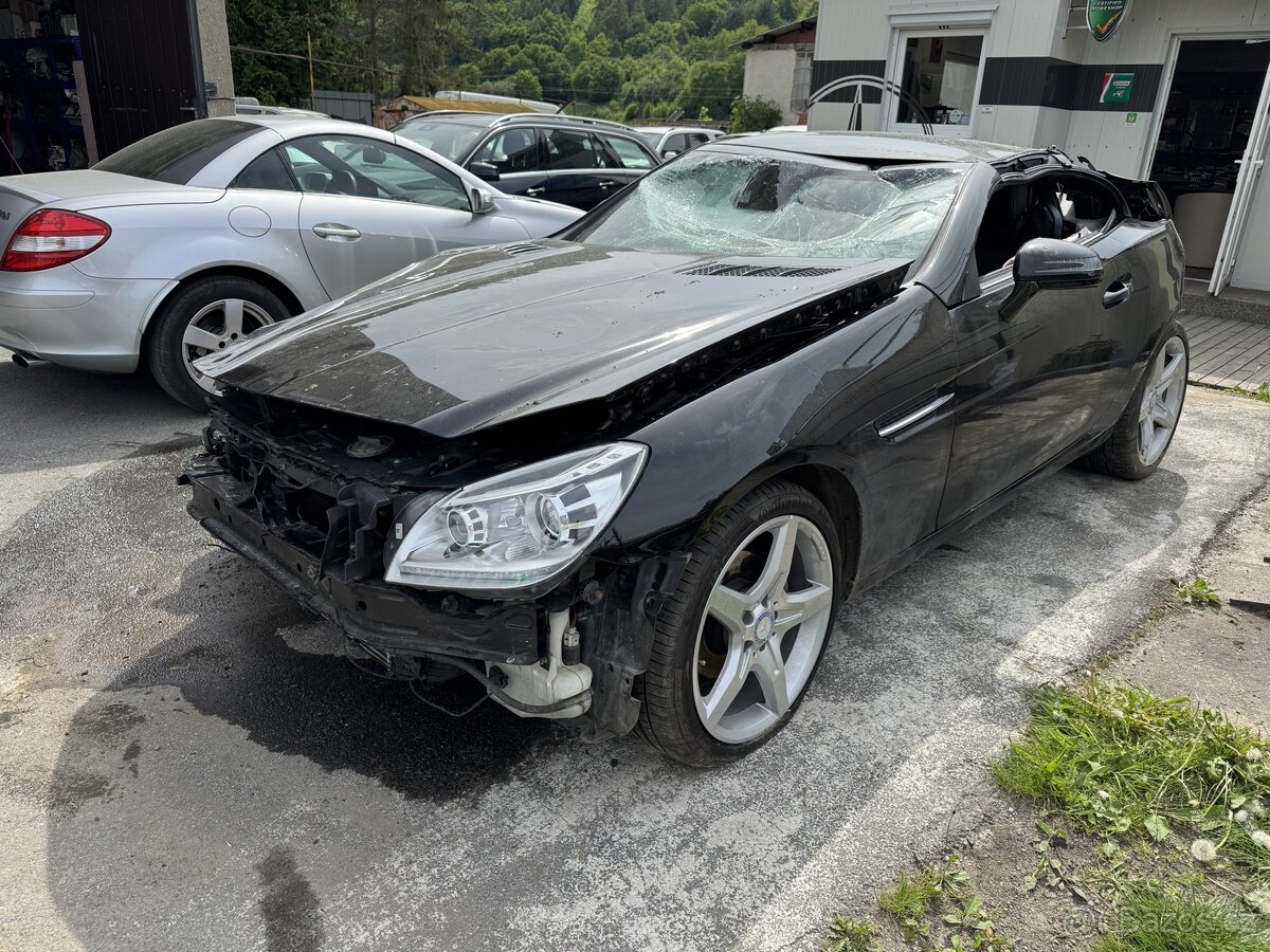 Mercedes Benz SLK 200  W172 díly z havarovaného vozu