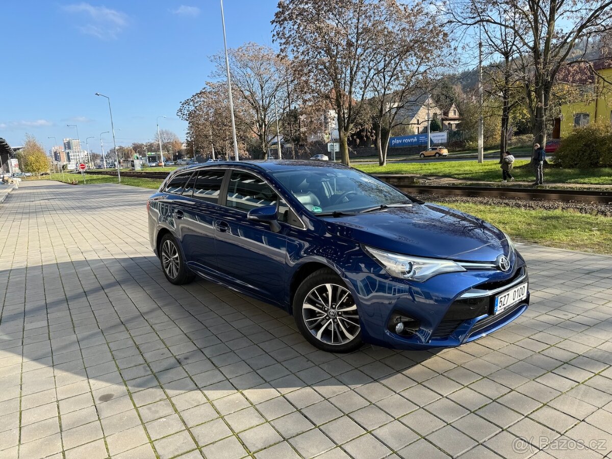 Toyota Avensis 2.0 D4-D, Soukromě+sada kol+stř.nosič