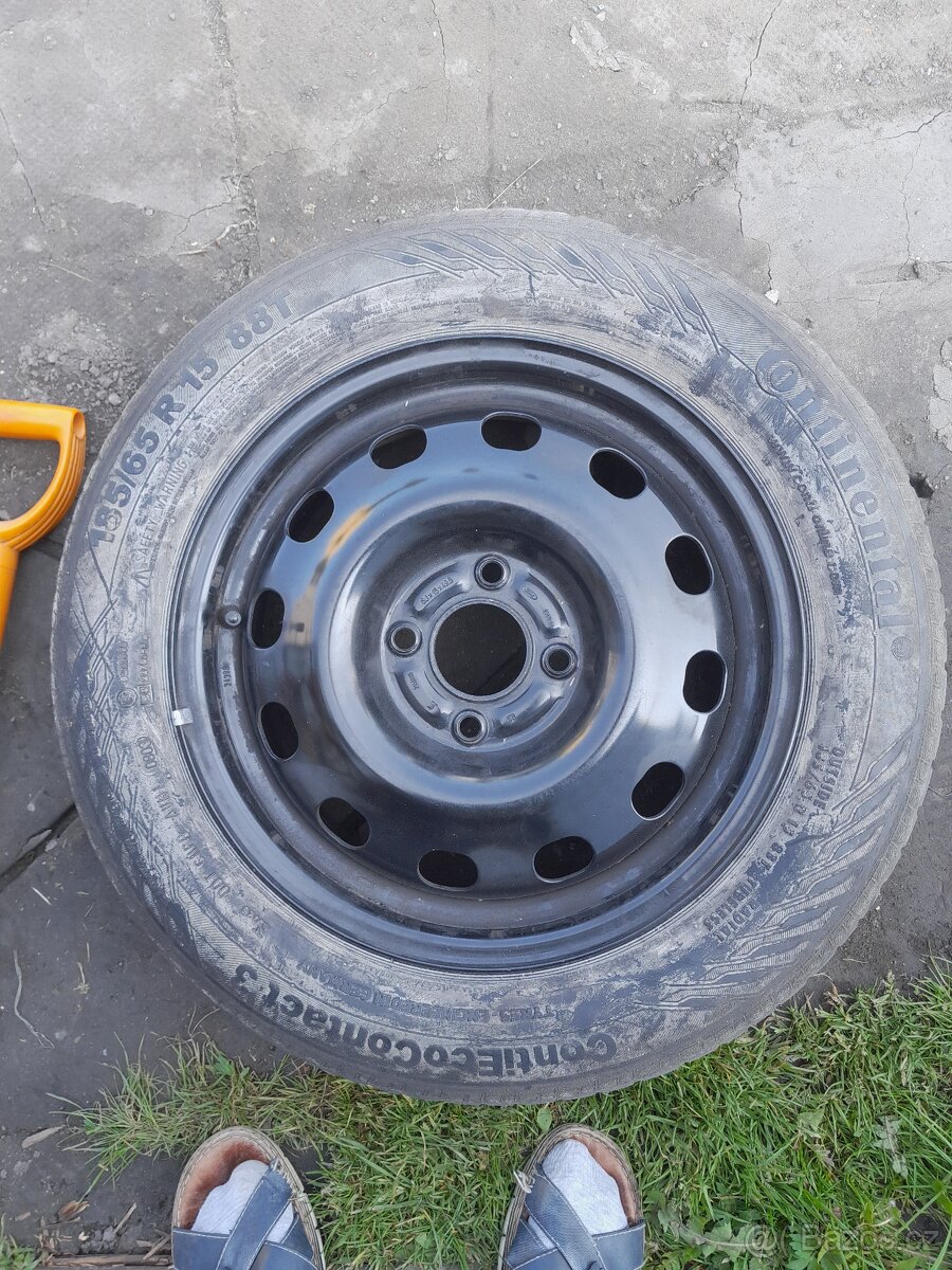 Plechový disk 6Jx15 vč. pneu 185/65R15 Ford Focus I.