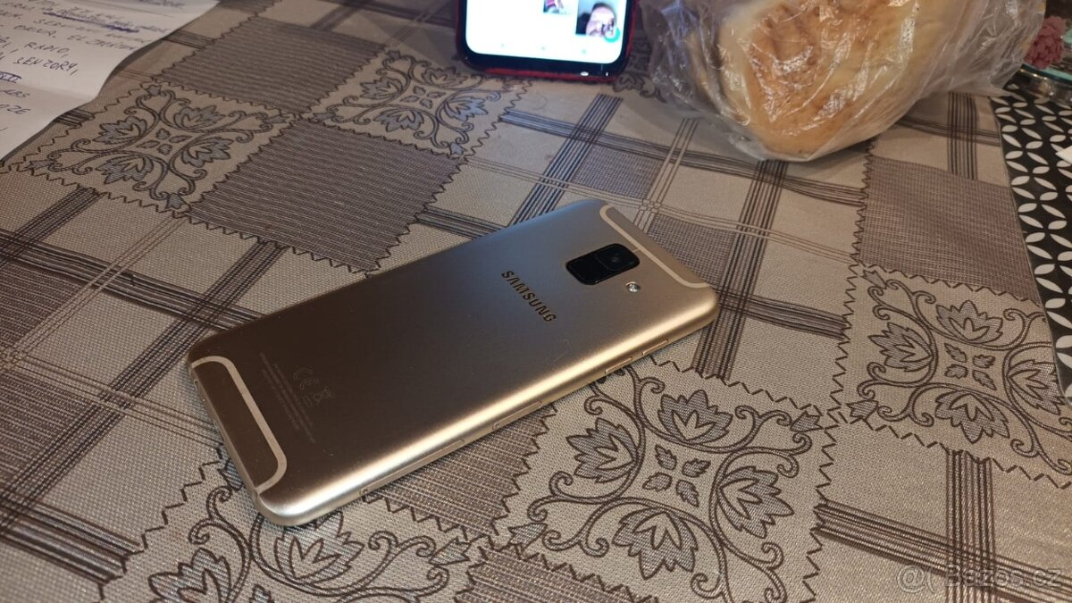 Samsung Galaxy A6 color Gold