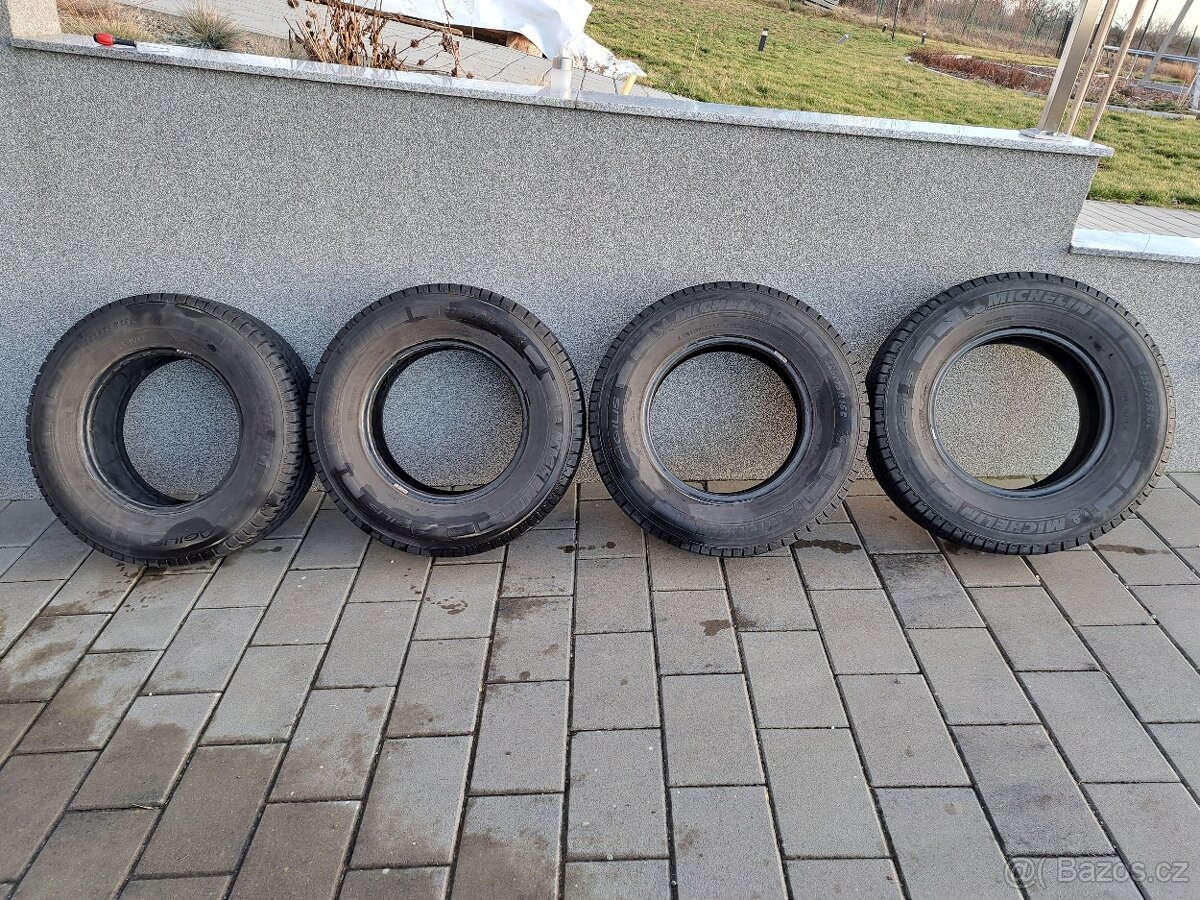 Pneu Michelin Agilis 225/75 R16C, 118/116 R