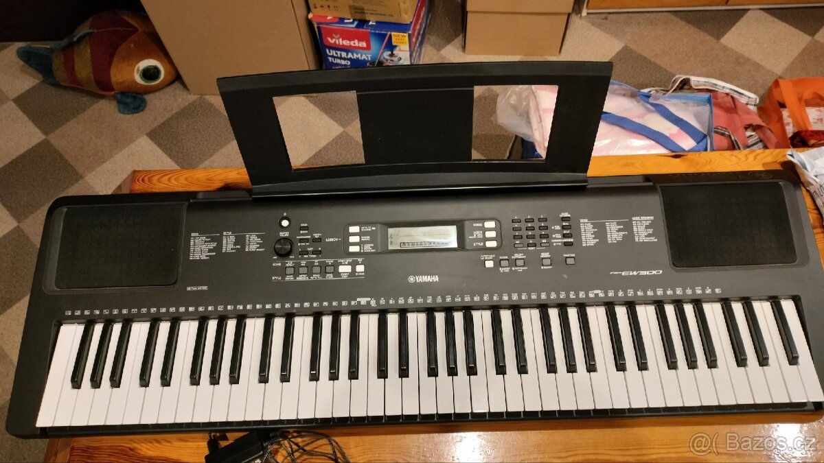 Klávesy Yamaha EW300 se stojanem