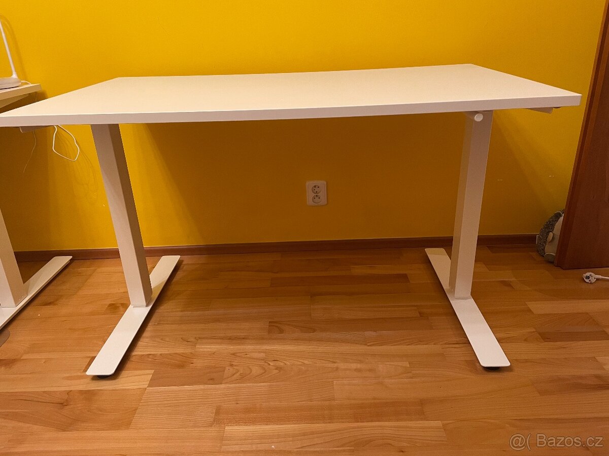 Polohovací stůl Ikea