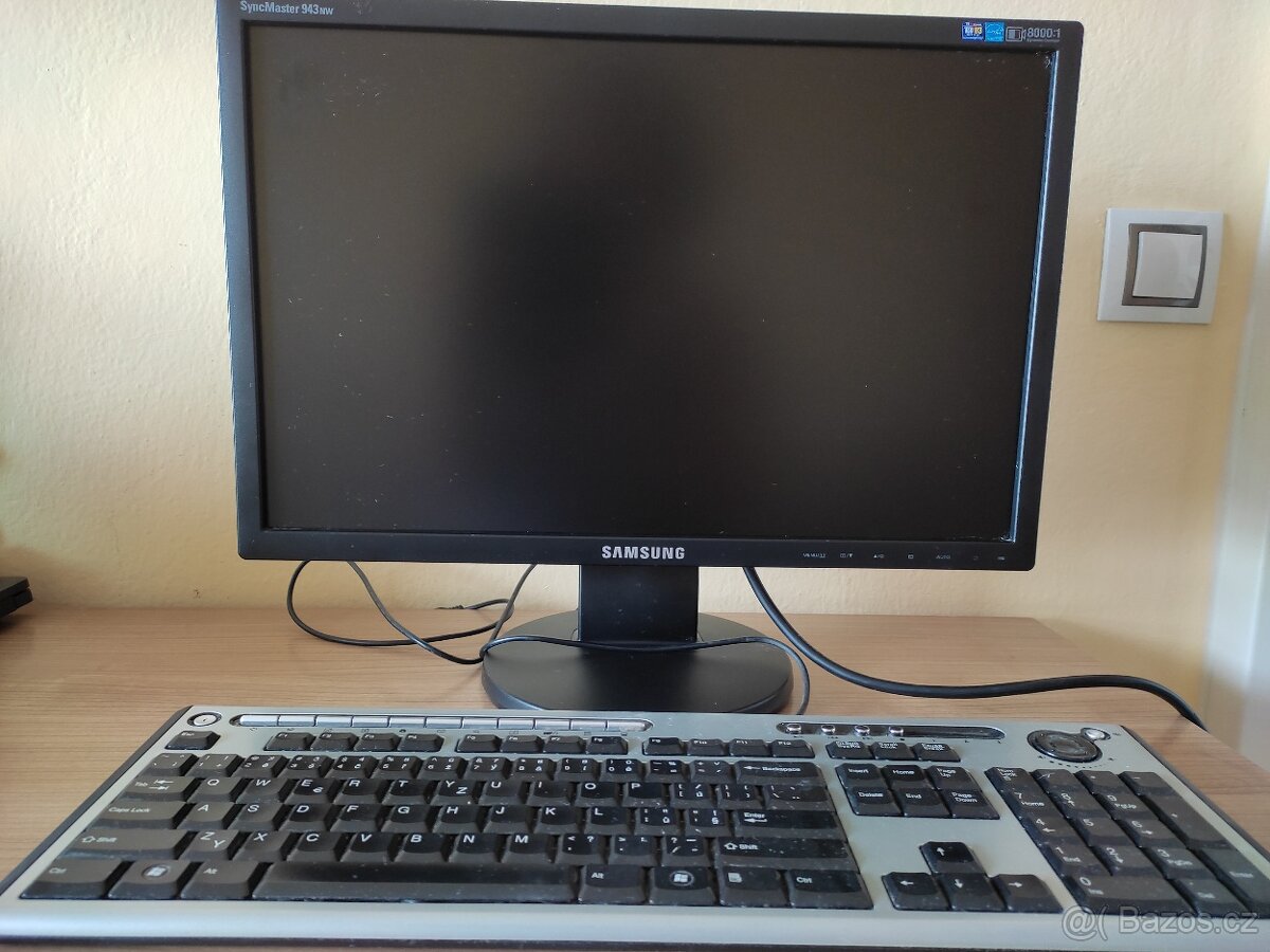 Samsung monitor model 943 NW +klávesnice