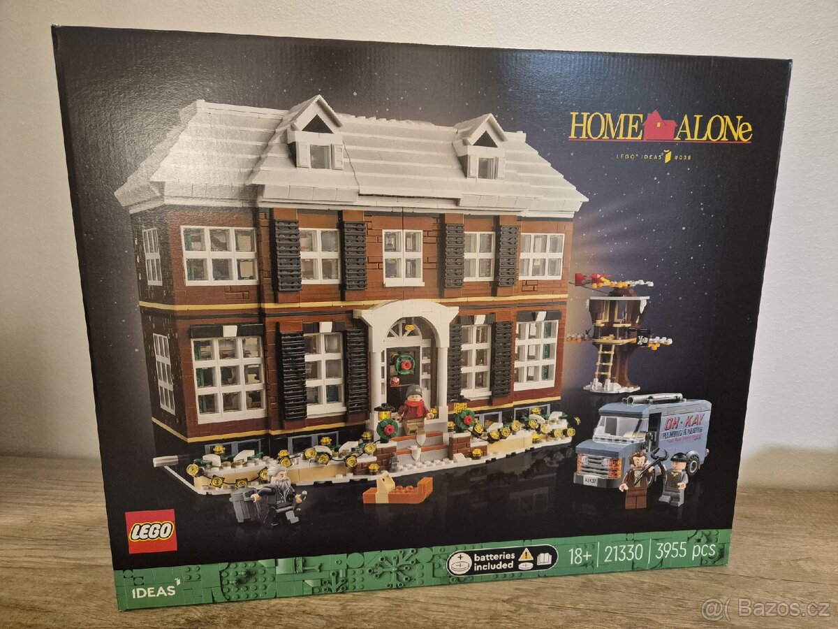 LEGO 21330 Sám doma