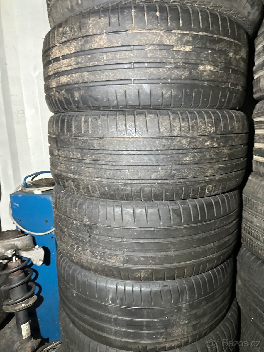 Letní pirelli 245/35r20