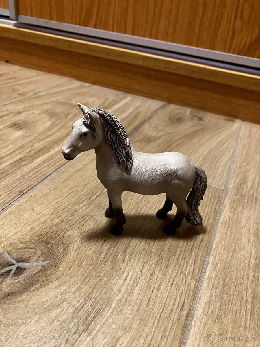 Schleich koníci