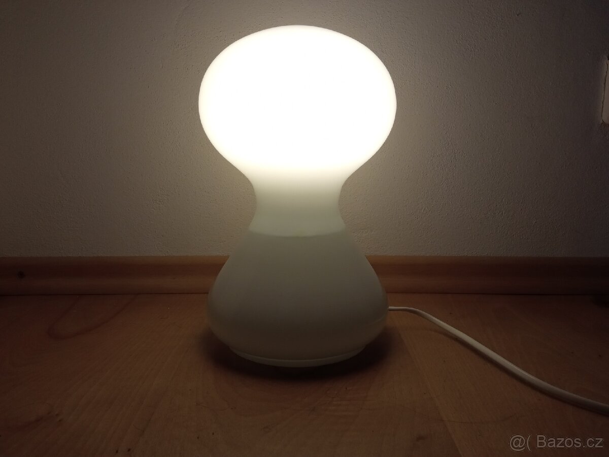 Retro bílá skleněná lampa